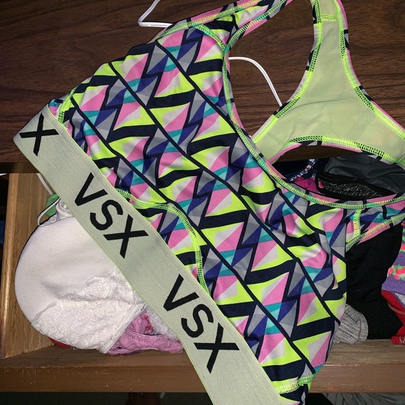 VS BRA! - Picture 1 of 2